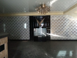 Конок үйү жер менен